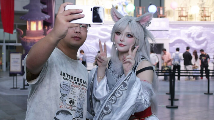 I saw the real Silvermoon at the Mortal Carnival! (4K)