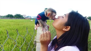 Very Smart Little Boy Maki Kissing Mom Thank You Mom When Take him play outside