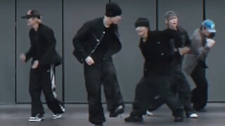 Tại sao anh chàng này lại có mùi giống rapper thế nhỉ?!