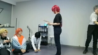 "Sena Izumi đã khóa cửa, Zhu Yingji, hãy chạy đi!" ! 》