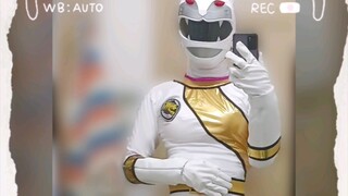 百兽战队牙吠白cos照2（胶衣版）