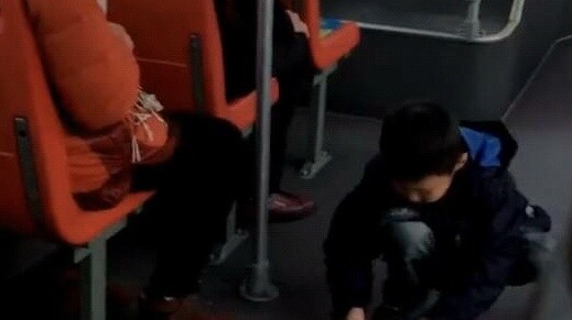 Tôi muốn tát cô ấy quá, tay tôi ngứa quá.