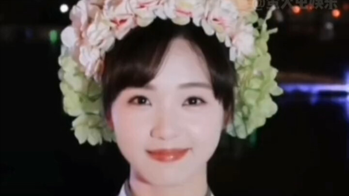 Lữ Tiểu Vũ đã nỗ lực suốt mười năm sau hậu trường, gương mặt ngọt ngào nhưng kỹ năng rất vững, có đạ