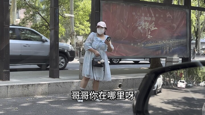 Vụ lừa đảo hẹn hò trực tuyến đã thất bại. Cô gái trông khác hẳn kẻ lừa đảo ảnh. Cô ấy béo. Tôi không