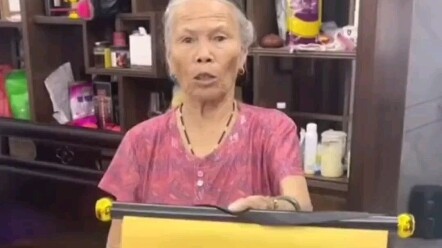 Bà nội đã thờ kính Ultraman suốt một tháng
