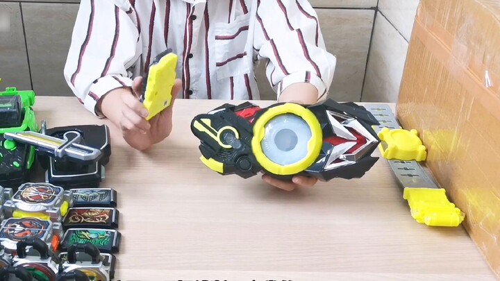 Túi may mắn 1.200 Yuan Kamen Rider | Luôn có một người muốn kiếm tiền giữa tôi và sếp, tại sao người