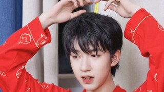 Dễ thương quá đi mất! ! Em út visual 2.0 của Times Youth League