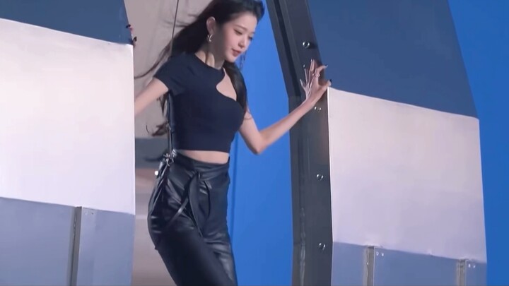 Cảnh quay hậu trường so với phim chính