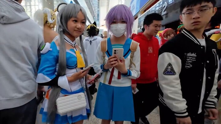 If you are in front of that ticket gate... play his BGM behind the cosplayer【Beijing ijoy 5.1 ①】