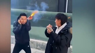 โยนประทัดทิ้งไป