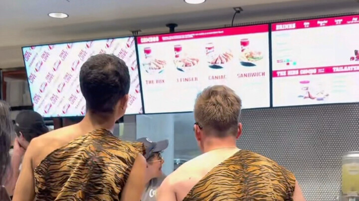 ปลอมตัวเป็นมนุษย์ดึกดำบรรพ์ไปสั่งอาหาร