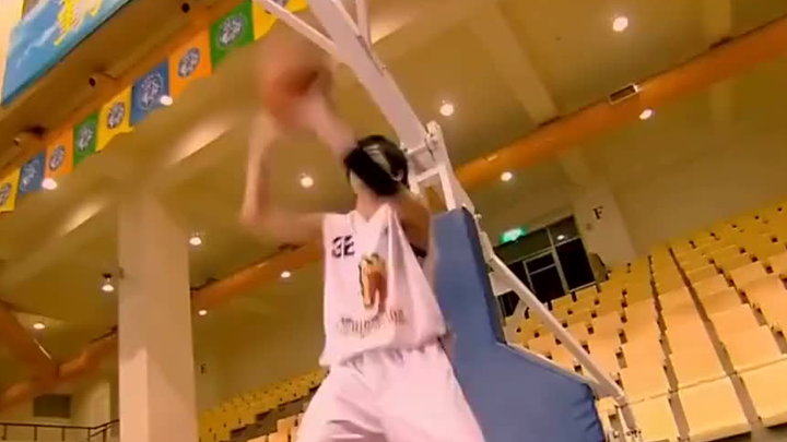 看NBA也就图一乐，真学技术还得看篮球火