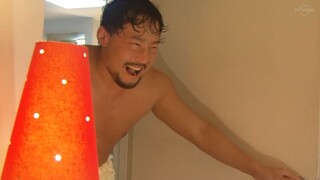 [Brother Yu] Stepfather sneaks into stepdaughter's bedroom, only to be confronted by a towering hulk