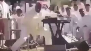 malah ikutan joget hahahah