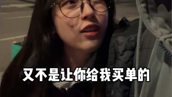 Bạn gái nhất quyết không cho bạn trai trả tiền, lý do lại là…