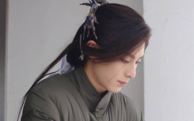 The behind-the-scenes footage is even more tearful than the main film. This feeling of brokenness is