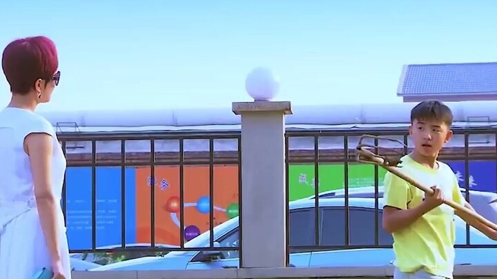 妈是亲妈孩子是不是亲孩子就不知道了也有可能是充话费送的