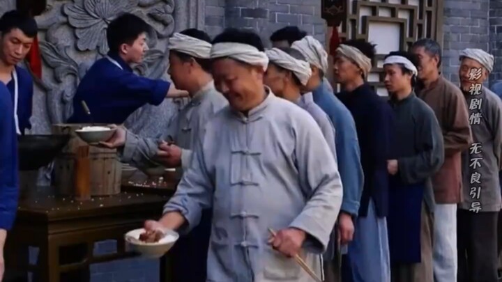 Demi membantu masyarakat, sang bos meluncurkan makanan yang buruk