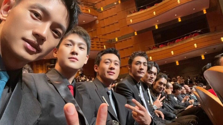 [กลุ่มชายเฟิงเฉิน] ฤดูร้อนนี้ ฉันโชคดีมากที่ได้พบกับกลุ่มคนที่มีชีวิตชีวา^