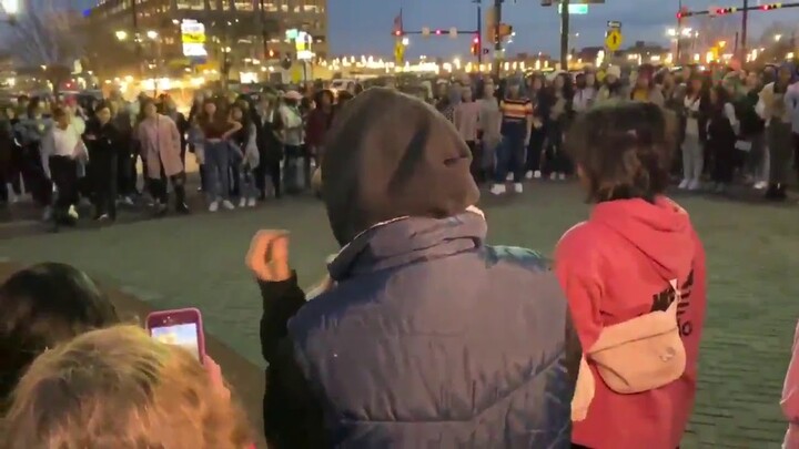 Seventeen Hoshi joined random play dance with fans in Newark