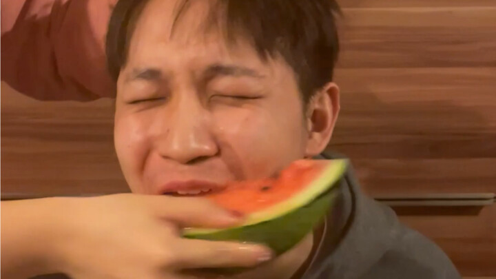 เมลอนอาเจียนแล้ว! ฉันไม่อยากกินเมลอนอีกแล้ว! (ปลอม)