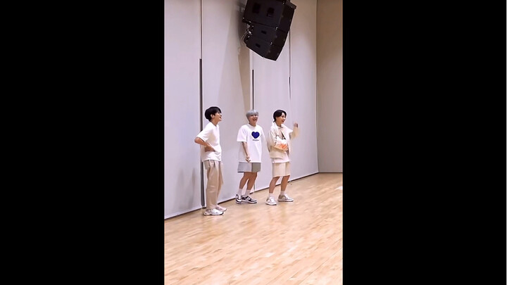 你甜甜的微笑就像乌梅子酱