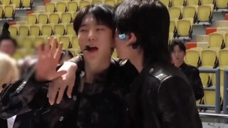 شو مينغ هاو، ماذا بك!! لماذا يوجد الكثير من القبلات!!