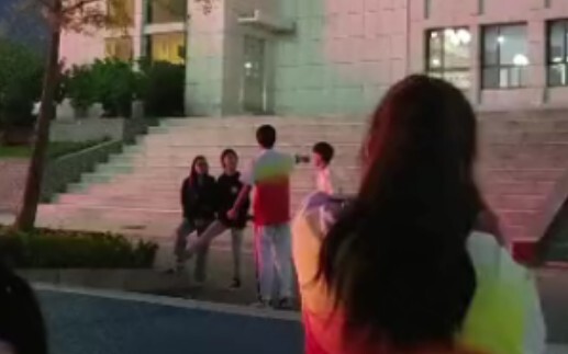 เมื่อคุณกำลังขอไลน์เพื่อน แล้วพบว่าอีกฝ่ายเป็นครู