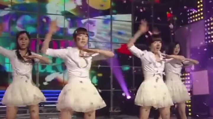 ลีซูมันช่างเป็นอัจฉริยะด้านธุรกิจจริงๆ ซื้อลิขสิทธิ์เพลงนี้มา แล้วให้เกิร์ลกรุปของตัวเองร้องเพลงนี้ต