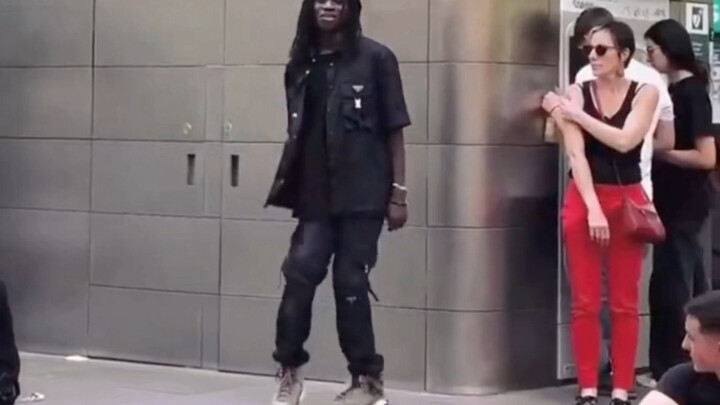 بعد 16 عامًا، مايكل جاكسون يعود إلى الحياة وقد كبر! الشخص الذي يشبه جاكسون أكثر من أي شخص آخر في الع