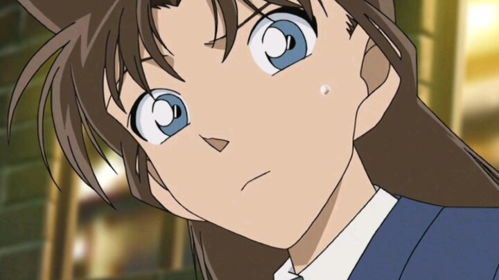 มุมหนึ่งโค้งกว่า อีกมุมหนึ่งตรงกว่า