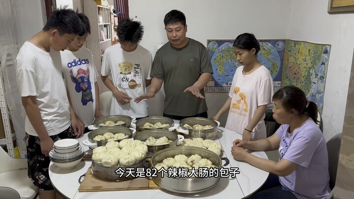 今天给四胞胎安排辣椒大肠包子。下午我跟大嫂就要带着忐忑紧张的心情出发临沂了 哈哈 我们明天见。