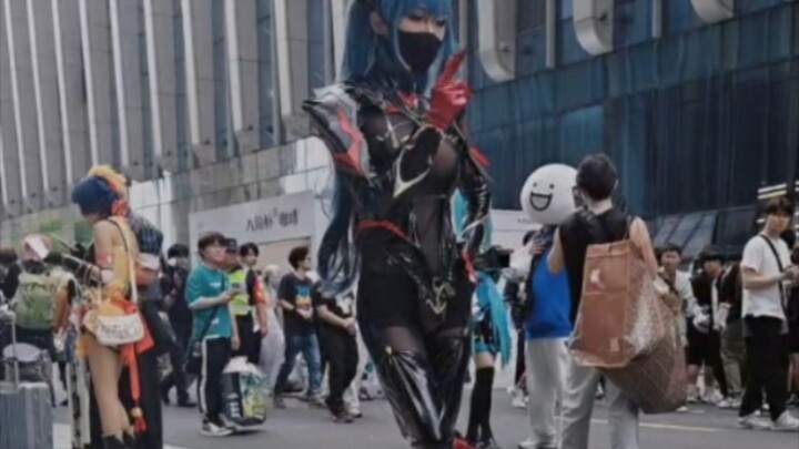 我cos雷根斯堡在漫展社死跳宅舞 【碧蓝航线cos整活】