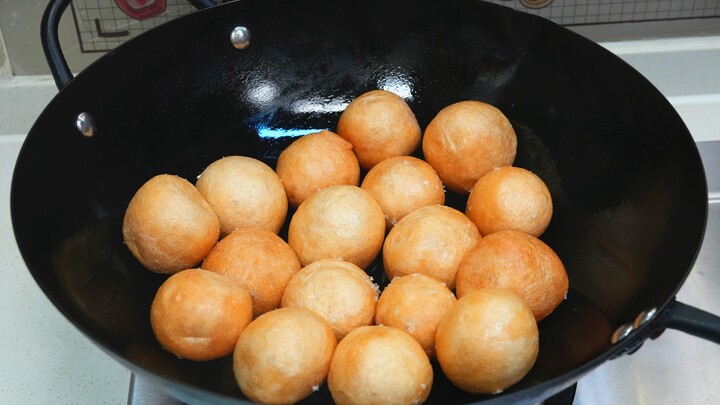 Stuff pork into gluten puffs—once cooked, it’s even more delicious than braised lion’s head meatball