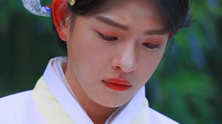 The husband unexpectedly discovers his wife is actually a man in disguise, yet at the critical momen
