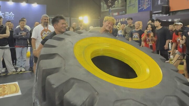 The 625kg tire world record was broken by two brothers