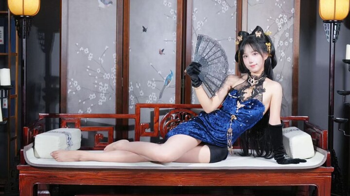 I heard that women wearing cheongsams are very fragrant.