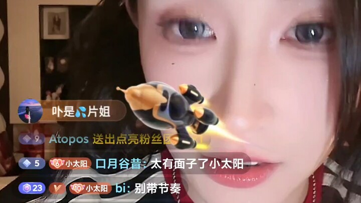 花小龙来之前王老师桀骜不驯，来之后无痕切换小家碧玉。