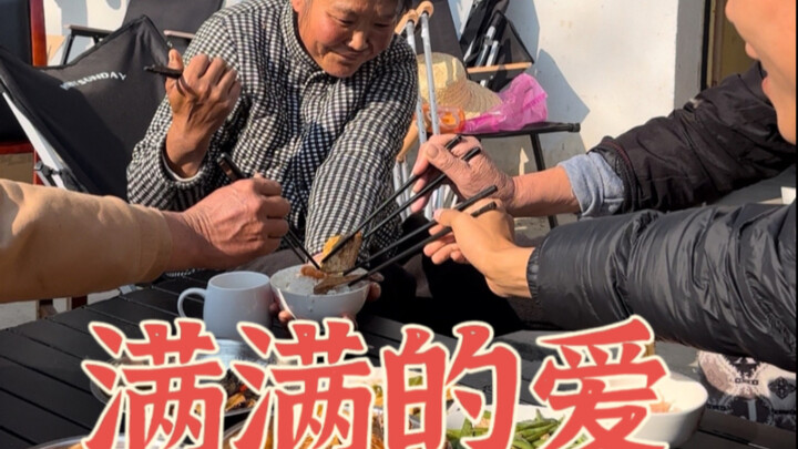 بالنسبة لي، أفضل هدية في العالم هي ابتسامة والديّ.