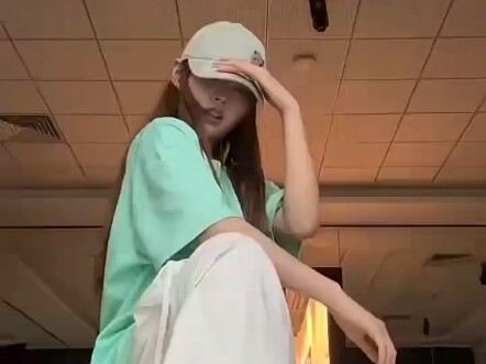 Thực tập sinh A20 của Lee Soo-man, Seo Hye-jin, nhảy bài “Rude Boy” của Su Xin-hao.