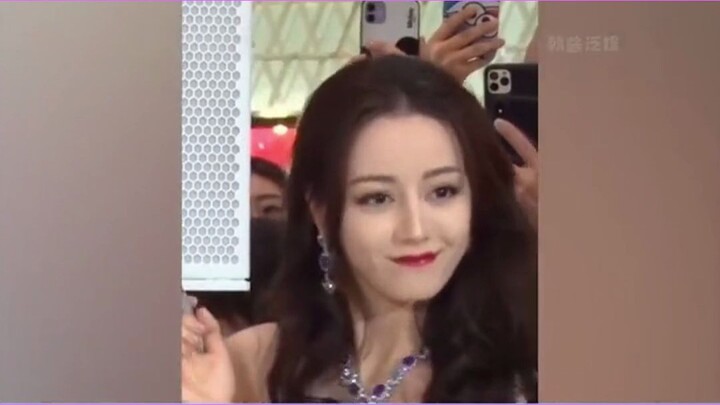 กล้องตัวจริงของคนเดินถนนยังสวยขนาดนี้ ไม่แปลกใจเลยที่เป็นดาราดัง