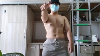 ถือโอกาสตอนเพื่อนร่วมห้องไม่อยู่ แอบเล่นเกมนิดหน่อยแล้วเต้นระบำขลุ่ย