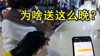 小姐姐：为啥送这么慢？外卖小哥：跟我有啥关系？