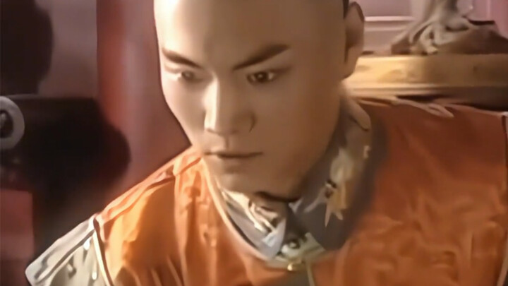 ไม่ใช่ว่าแค่ยืดคอให้ยาว หลังตั้งตรง ก็จะมีบุคลิกสง่างามแล้วนะ นั่นมันคือออร่าของเชื้อพระวงศ์ผู้สูงศั