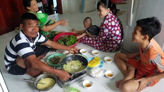 LẦN ĐẦU cha trổ tài đổ Bánh Xèo Giòn đãi Gia Đình | Ngư Dân Miền Tây