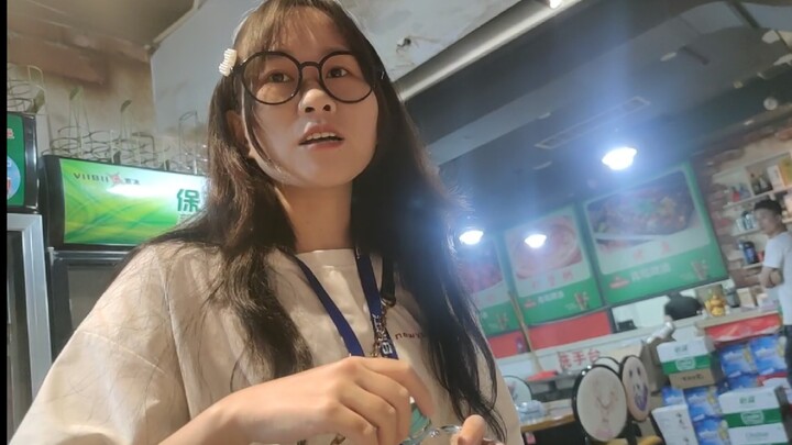 Such a pretty young lady—what a waste not to deliver food!