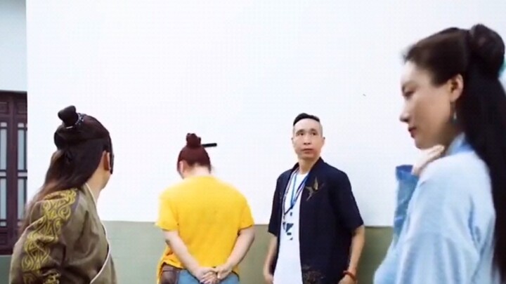 这尴尬画面实在是太美了！