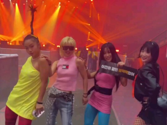 Nữ chiến binh đường phố - Thử thách nhảy FIRE của 2NE1