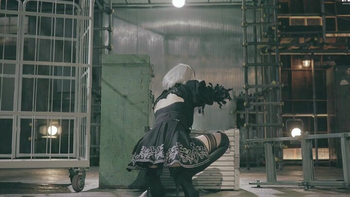 2B versi Nikke nyata menembak senjata 【Nikke】