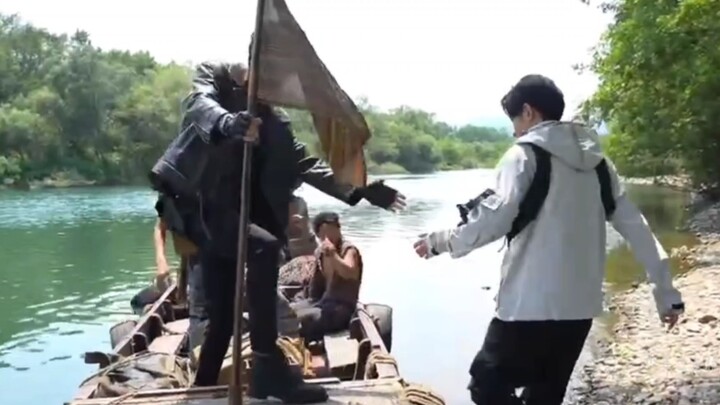 Apakah kamu begitu mencintaiku? Orang buta! Rasakan sendiri! !